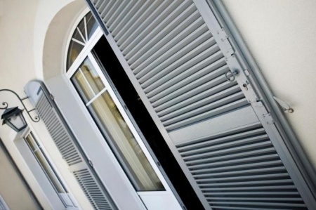 Pose de volets &agrave; Moernach : guide pratique pour faire le meilleur choix